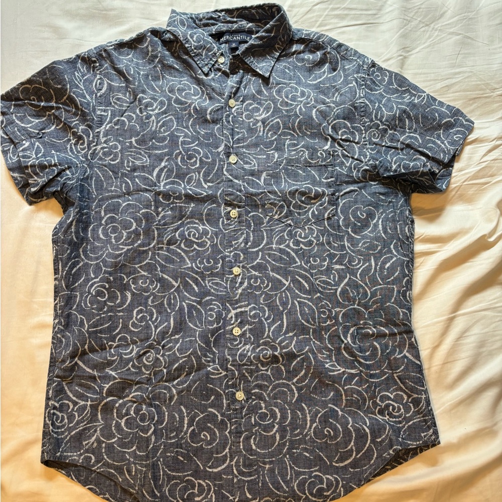 🚨2 for $12🚨 Floral Patterned Shirt